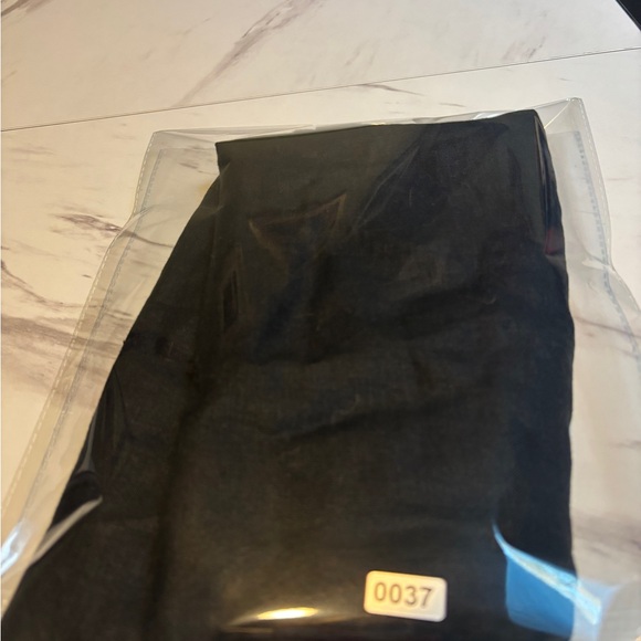 Quince Black 100% European Linen Tank - Picture 8 of 8